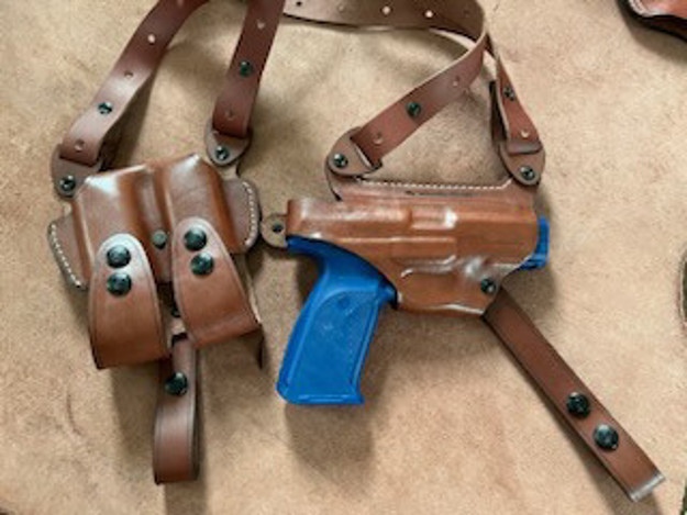 Picture of TAN LEATHER HORIZONTAL SHOULDER HOLSTER FOR RUGER SR9